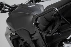 STELAŻ BOCZNY SLC LEWY SW-MOTECH HONDA CB300R (18-), BLACK